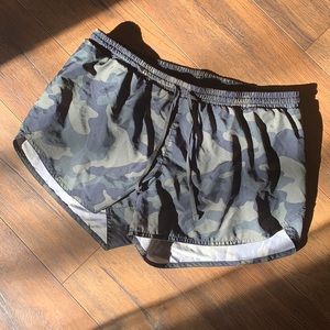 old navy active women’s camo athletic running shorts